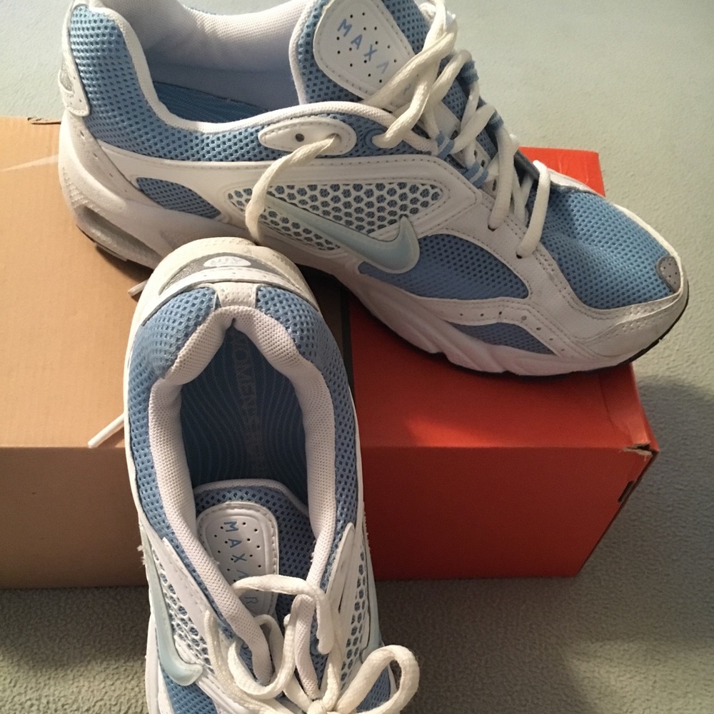 Nike woman’s shoe size 10